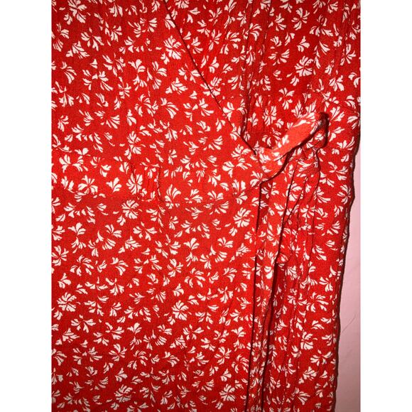 💥Loft red with white dainty floral wrap dress size small - Picture 2 of 6